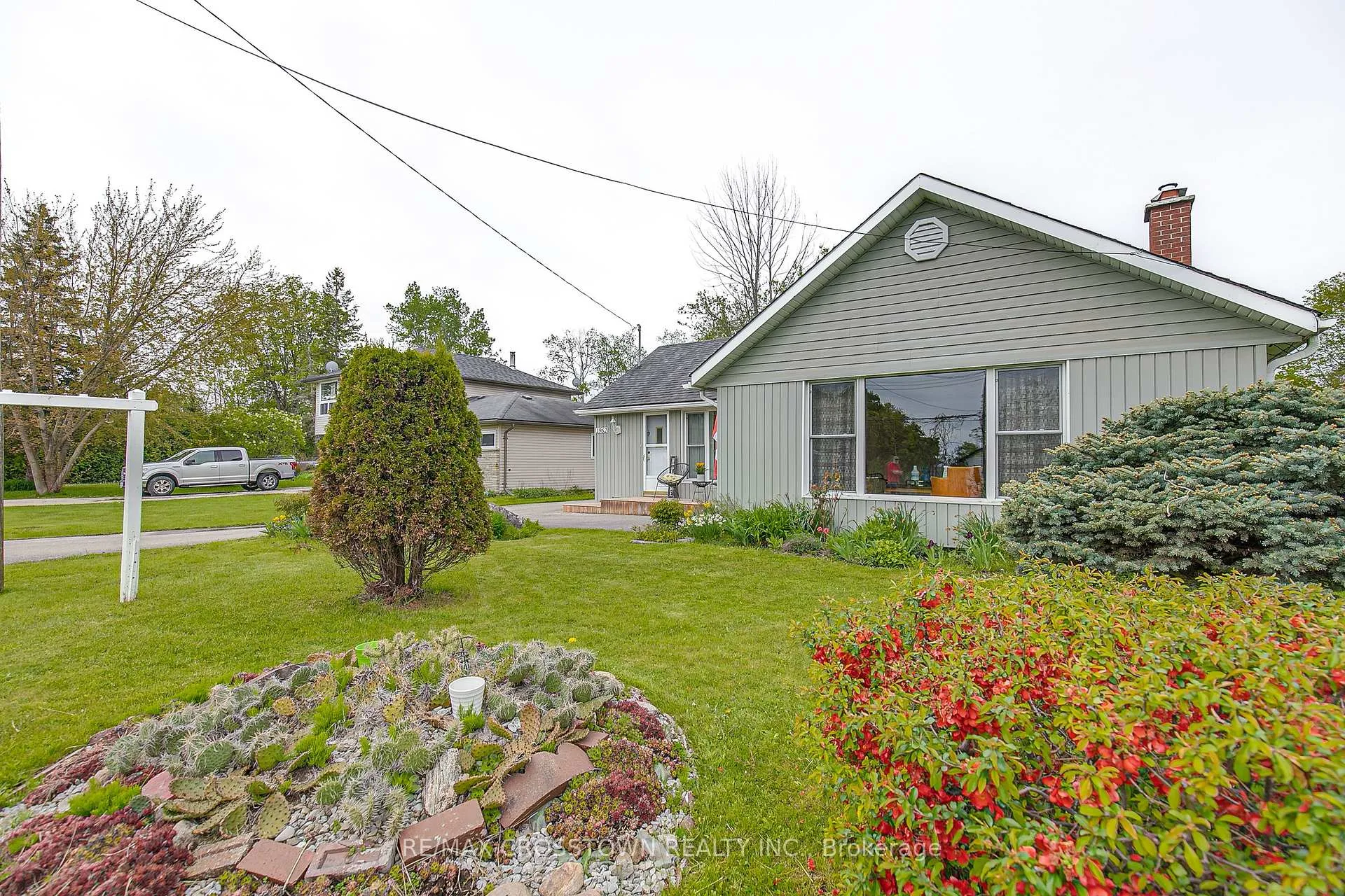 Photo 3 of 1962 St Johns Road, Innisfil, Alcona — HOMEH