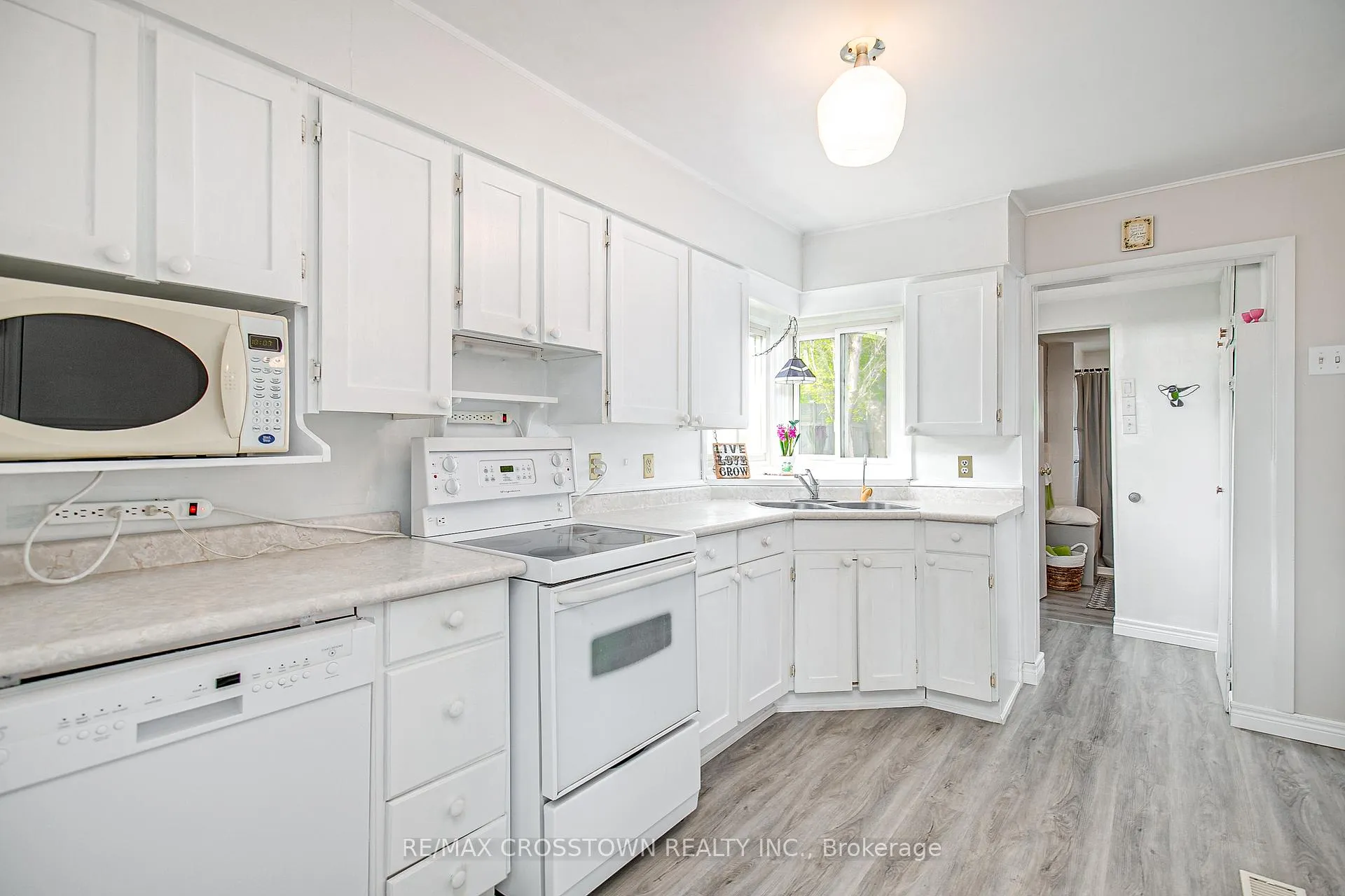 Photo 16 of 1962 St Johns Road, Innisfil, Alcona — HOMEH