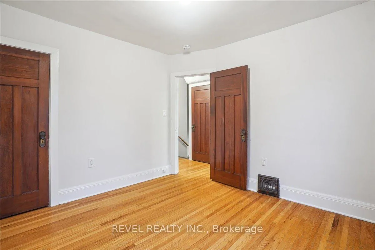 Photo 21 of 16 Senator Avenue, Hamilton, Stipley — HOMEH