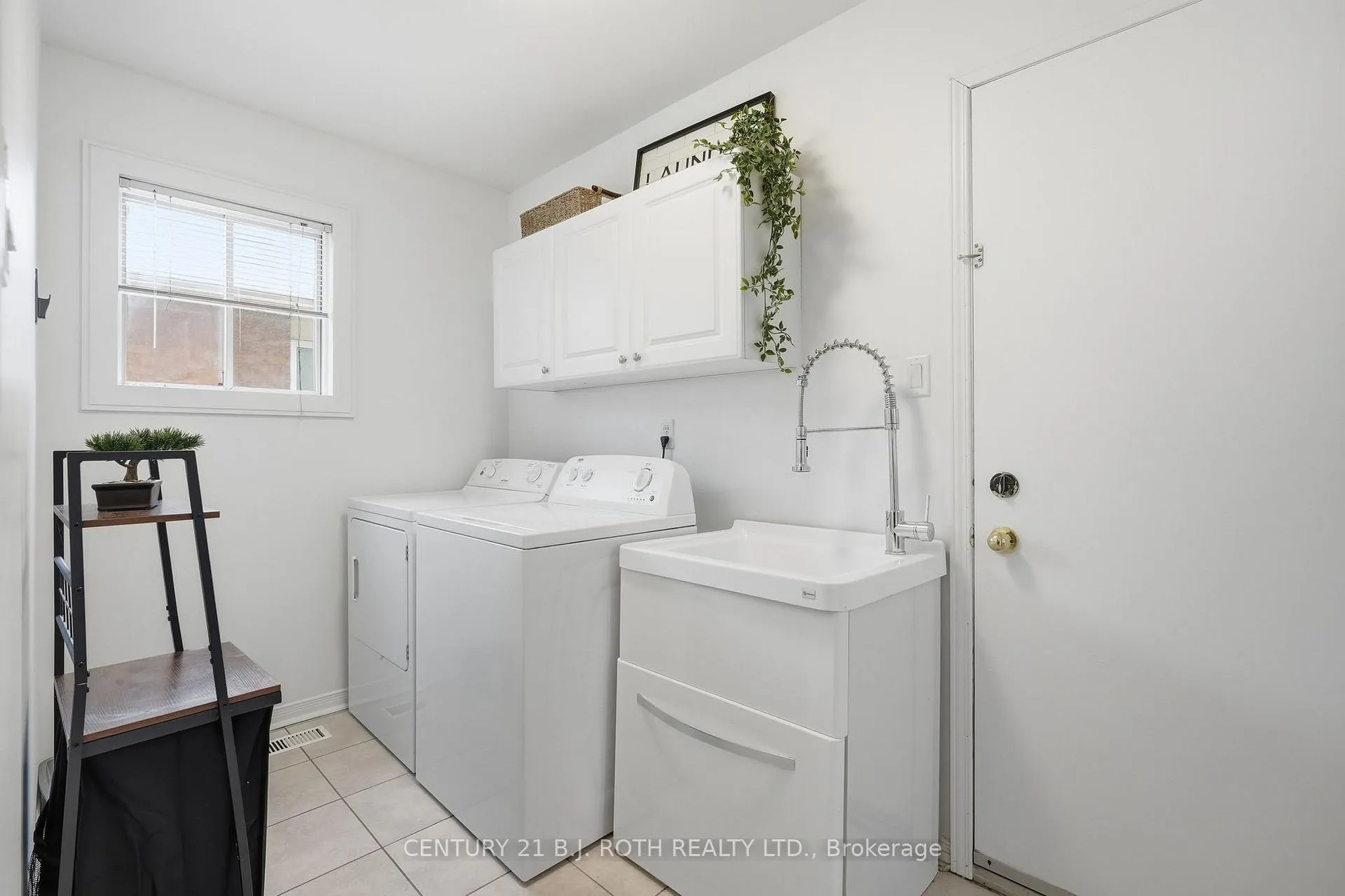 Photo 15 of 79 Brown Street, Barrie, Holly — HOMEH