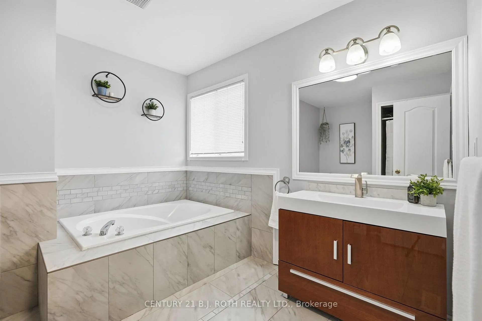 Photo 20 of 79 Brown Street, Barrie, Holly — HOMEH