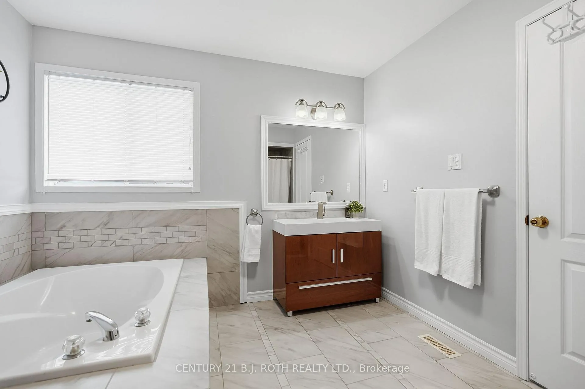 Photo 21 of 79 Brown Street, Barrie, Holly — HOMEH