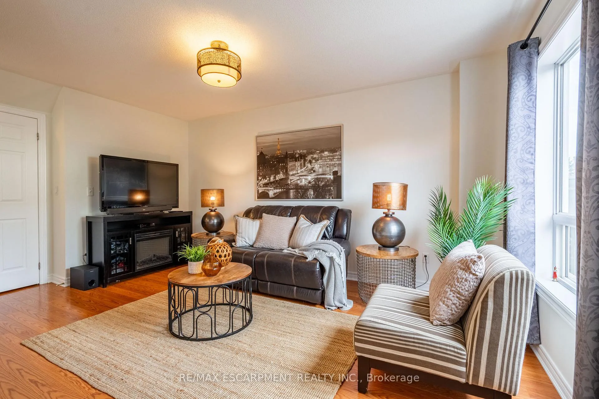 Photo 6 of 67 Golden Iris Crescent, Hamilton, Waterdown — HOMEH