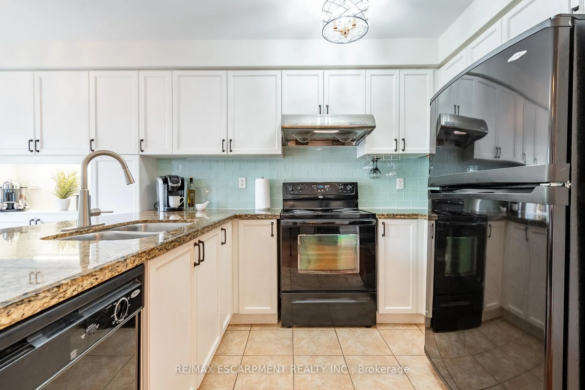 Photo 8 of 67 Golden Iris Crescent, Hamilton, Waterdown — HOMEH