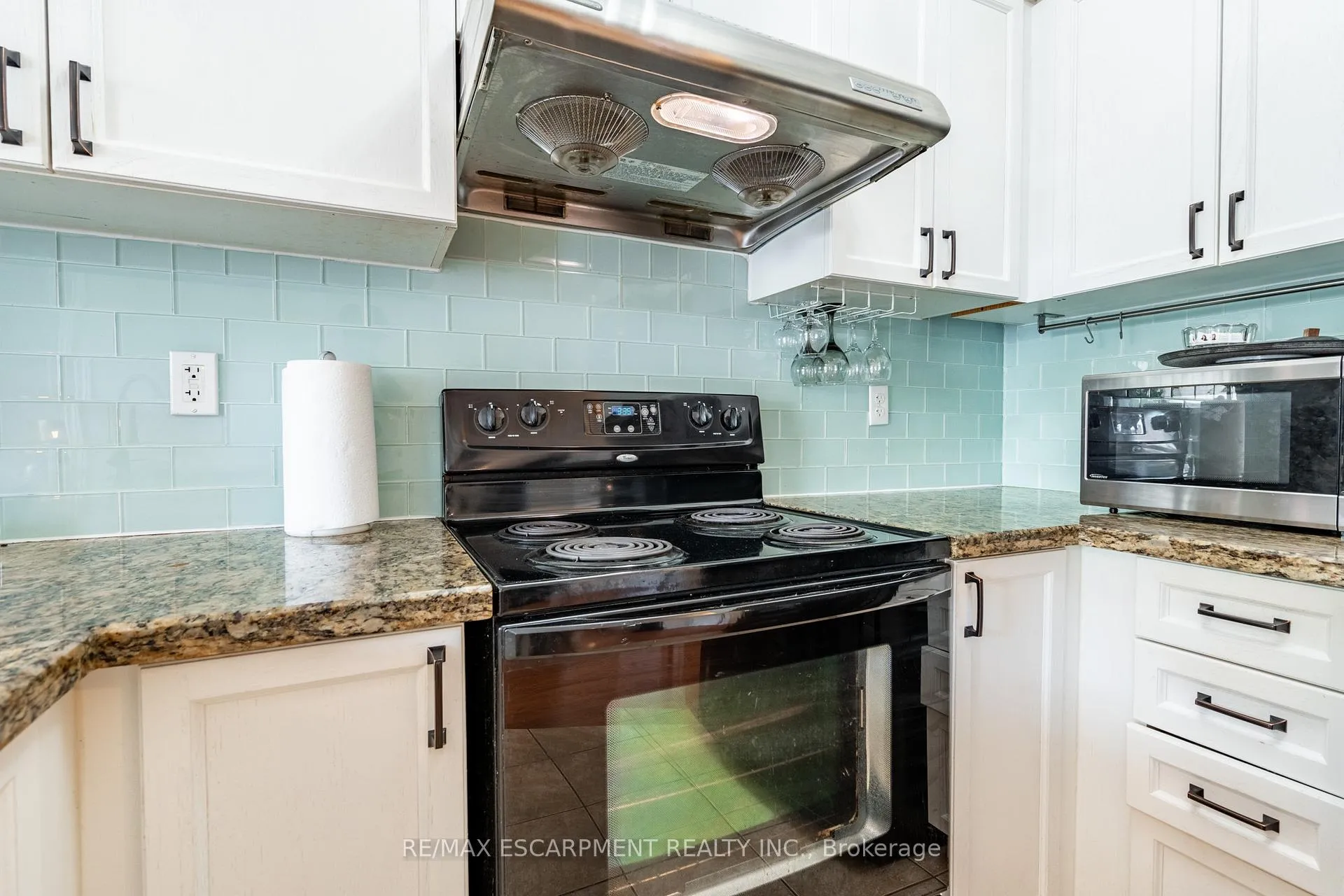 Photo 9 of 67 Golden Iris Crescent, Hamilton, Waterdown — HOMEH