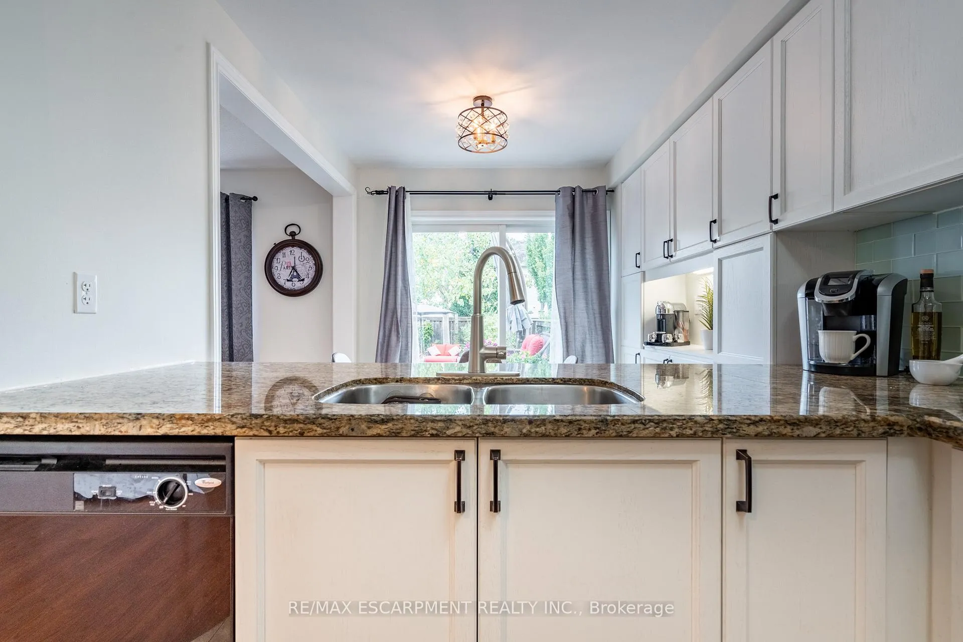 Photo 10 of 67 Golden Iris Crescent, Hamilton, Waterdown — HOMEH