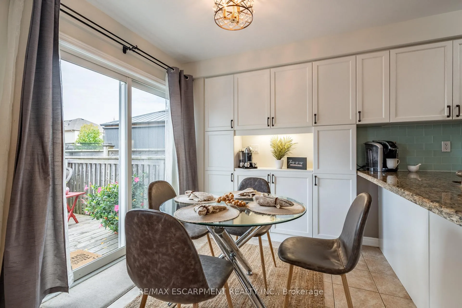 Photo 11 of 67 Golden Iris Crescent, Hamilton, Waterdown — HOMEH