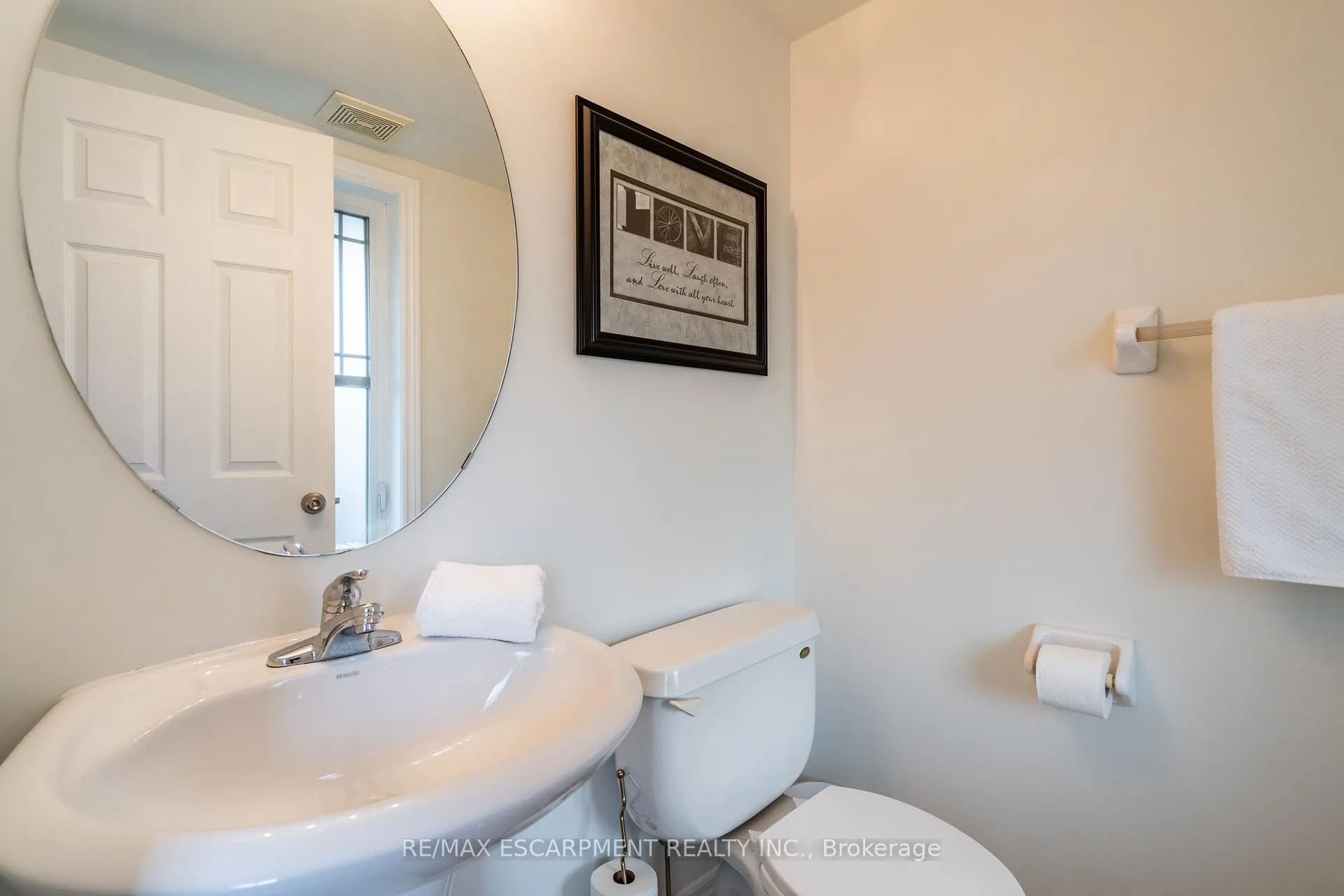 Photo 12 of 67 Golden Iris Crescent, Hamilton, Waterdown — HOMEH