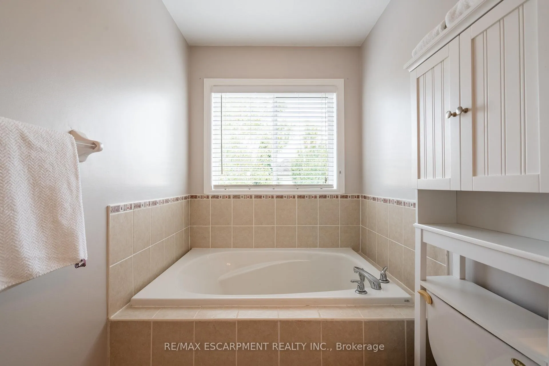 Photo 17 of 67 Golden Iris Crescent, Hamilton, Waterdown — HOMEH
