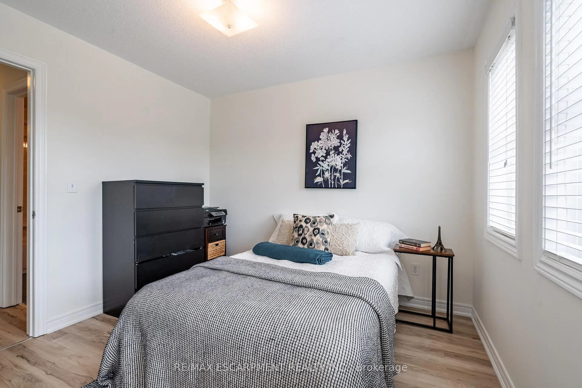 Photo 19 of 67 Golden Iris Crescent, Hamilton, Waterdown — HOMEH