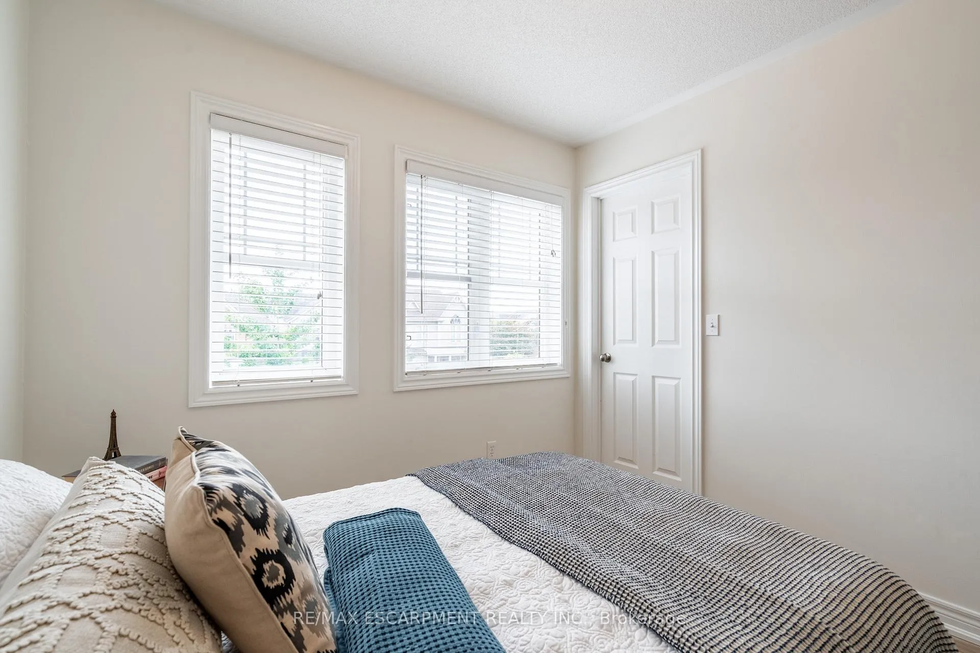 Photo 20 of 67 Golden Iris Crescent, Hamilton, Waterdown — HOMEH