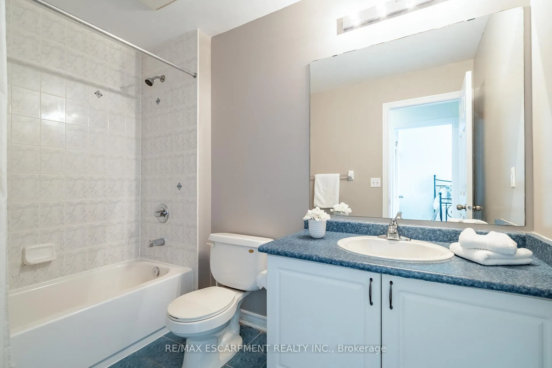 Photo 23 of 67 Golden Iris Crescent, Hamilton, Waterdown — HOMEH