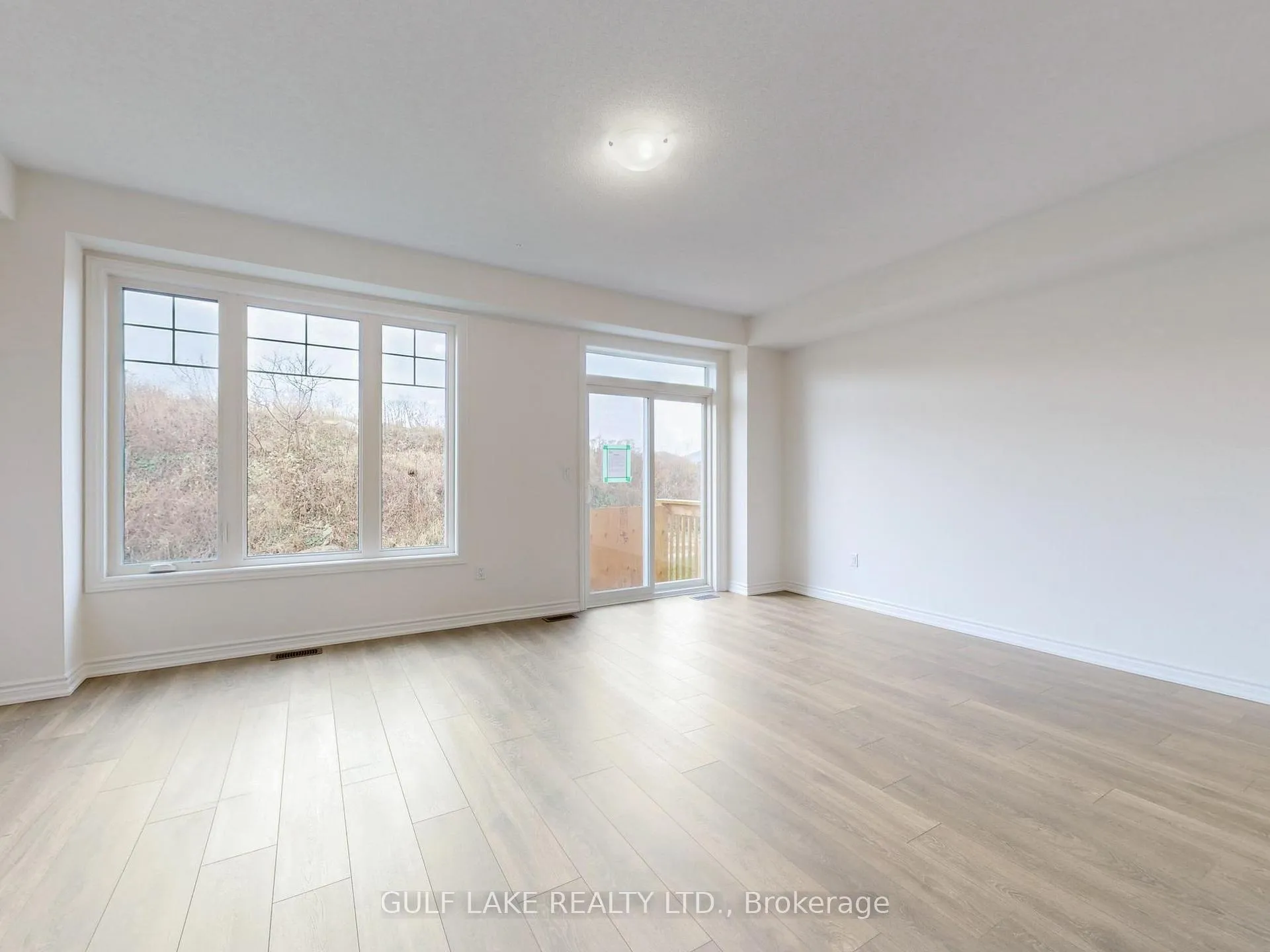 Photo 4 of 134 Greer Street, Barrie, Rural Barrie Southeast — HOMEH