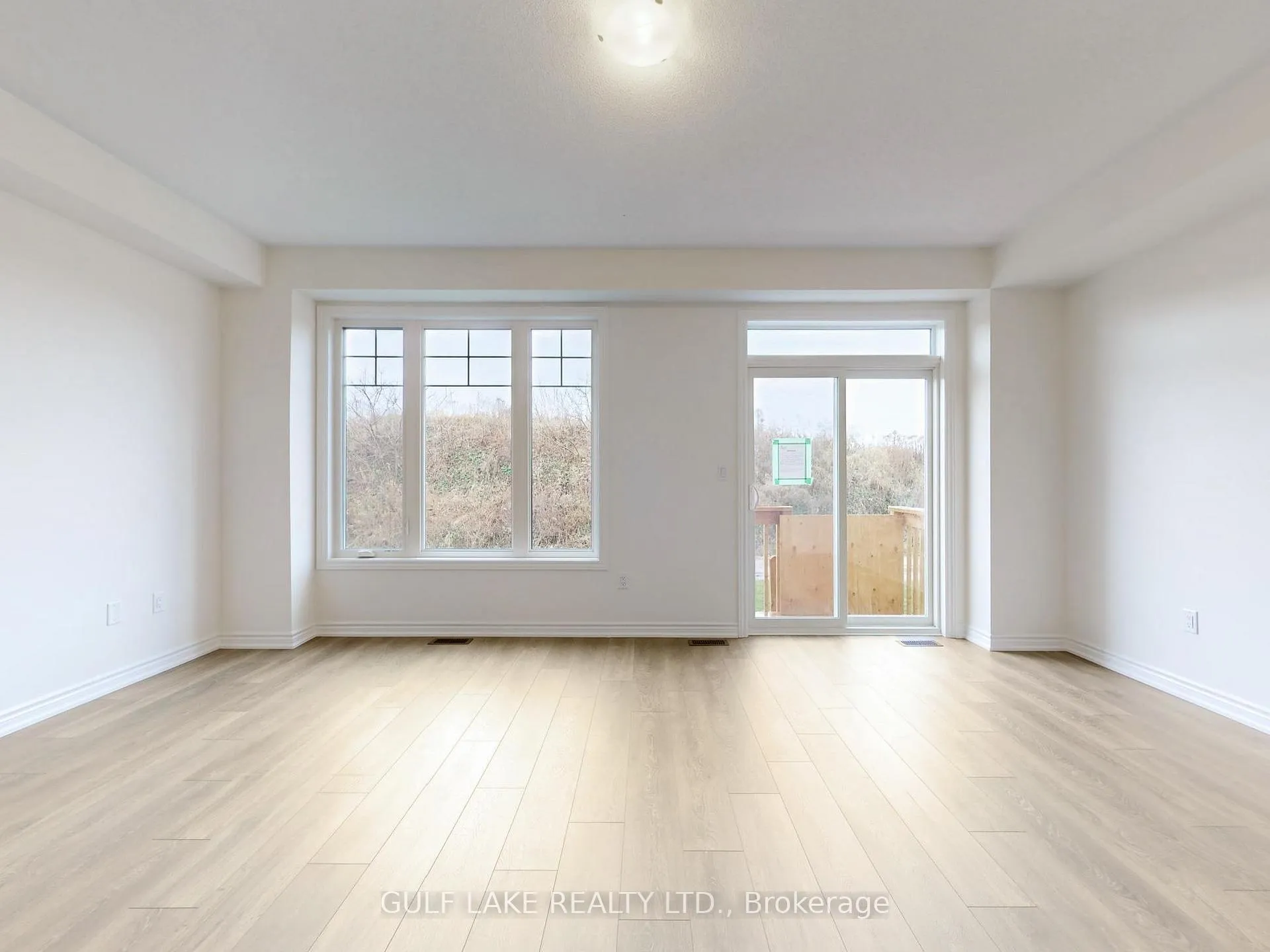 Photo 5 of 134 Greer Street, Barrie, Rural Barrie Southeast — HOMEH