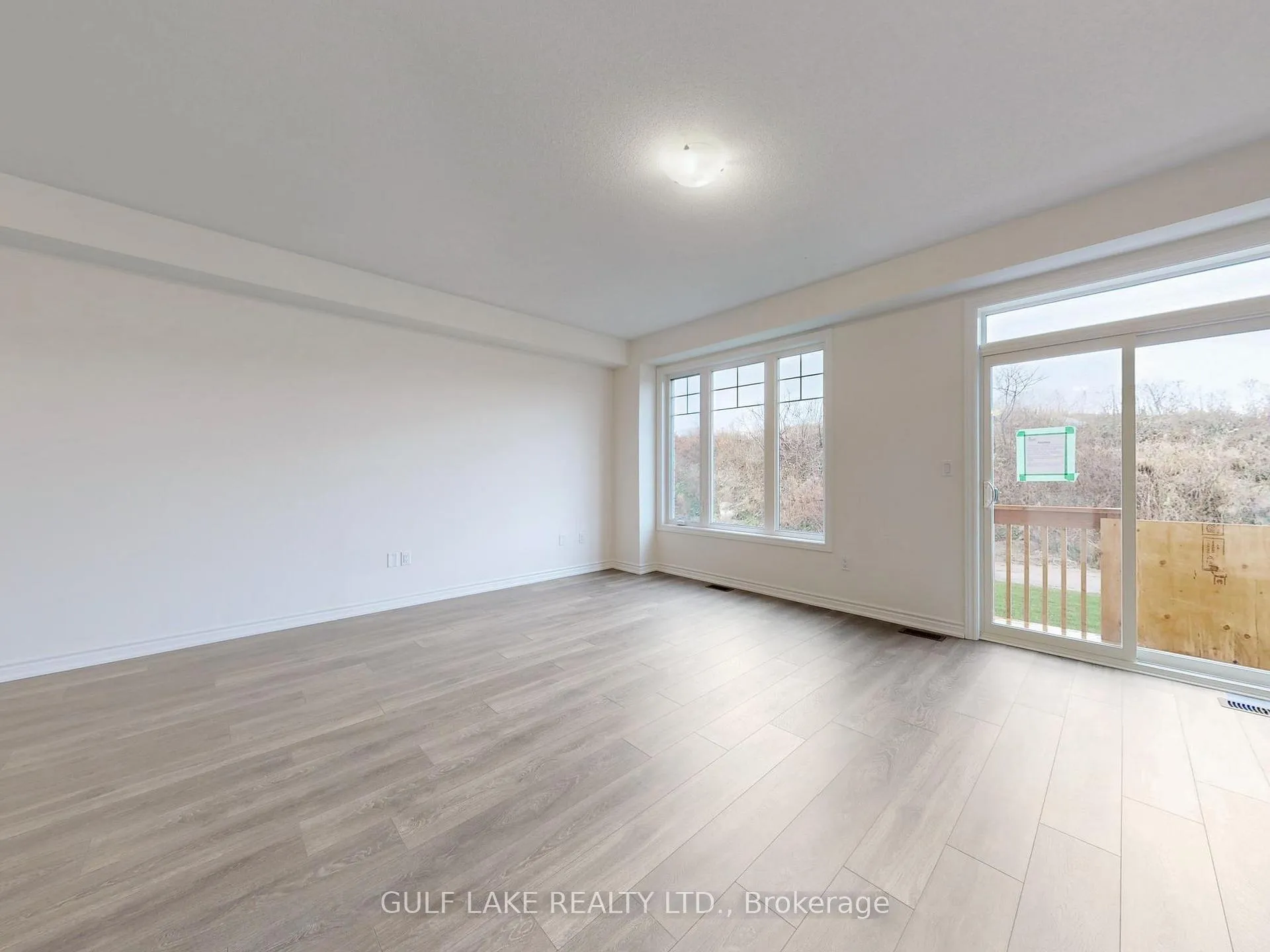 Photo 6 of 134 Greer Street, Barrie, Rural Barrie Southeast — HOMEH