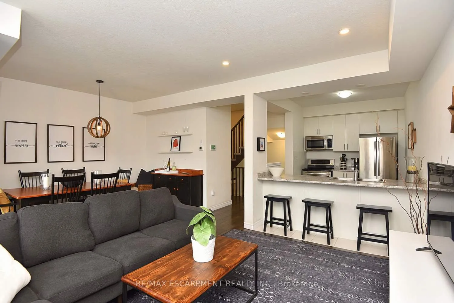 Photo 9 of 8 Sharp Drive, Hamilton, Ancaster — HOMEH