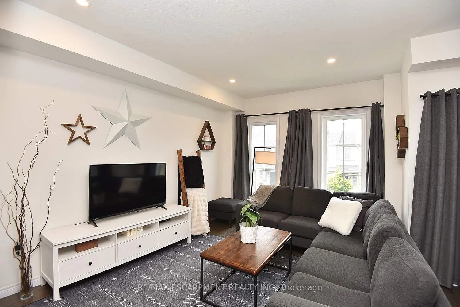Photo 11 of 8 Sharp Drive, Hamilton, Ancaster — HOMEH