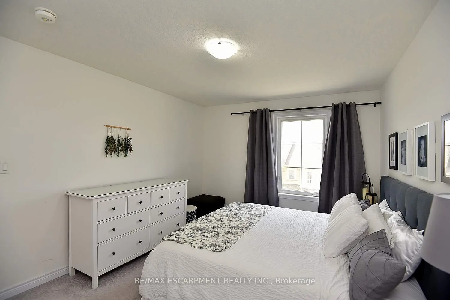 Photo 22 of 8 Sharp Drive, Hamilton, Ancaster — HOMEH