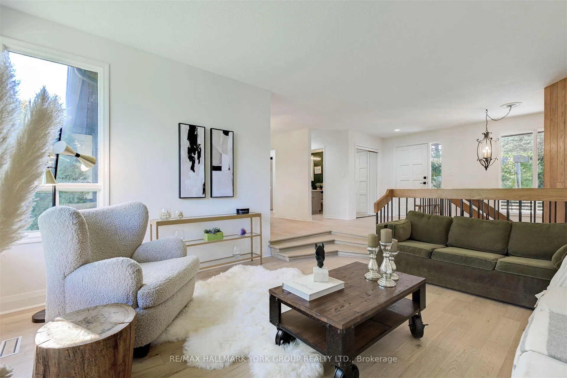 Photo 6 of 121 Manitou Drive, King, King City — HOMEH