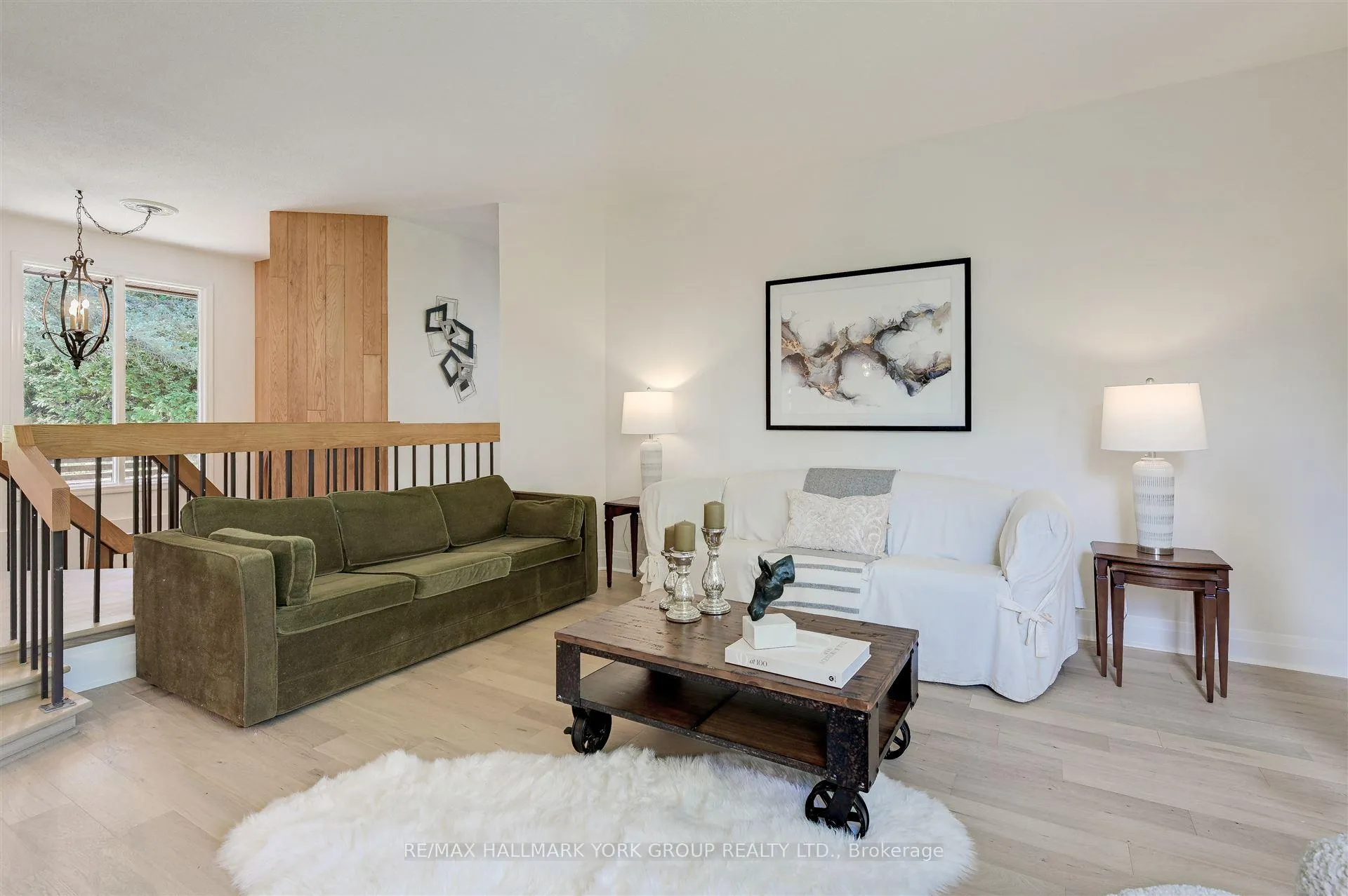 Photo 8 of 121 Manitou Drive, King, King City — HOMEH