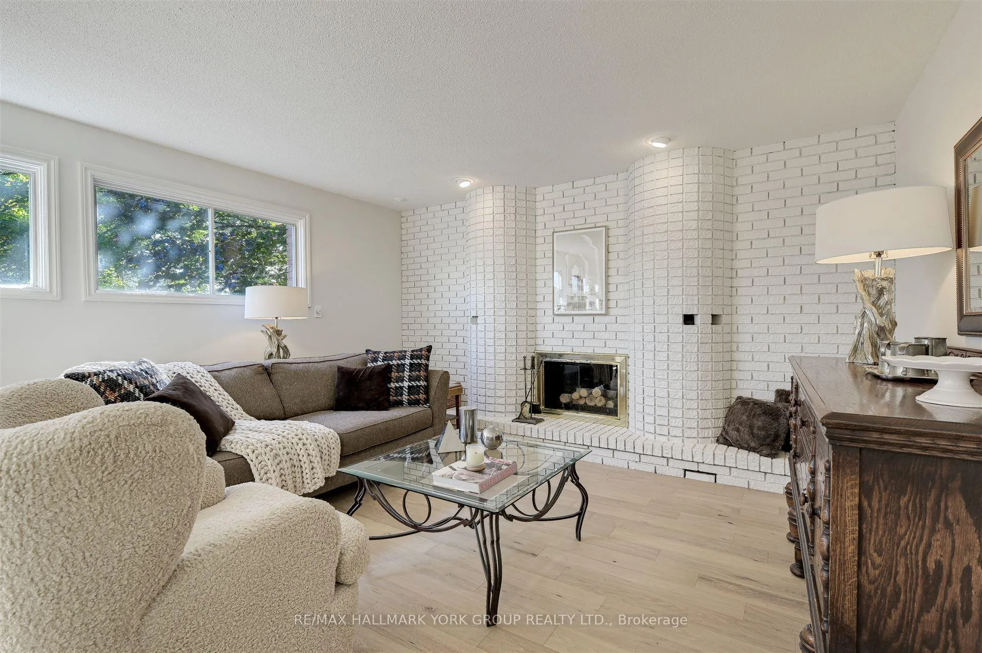 Photo 15 of 121 Manitou Drive, King, King City — HOMEH