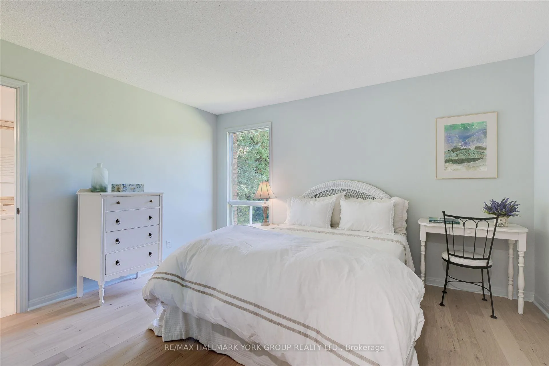 Photo 22 of 121 Manitou Drive, King, King City — HOMEH