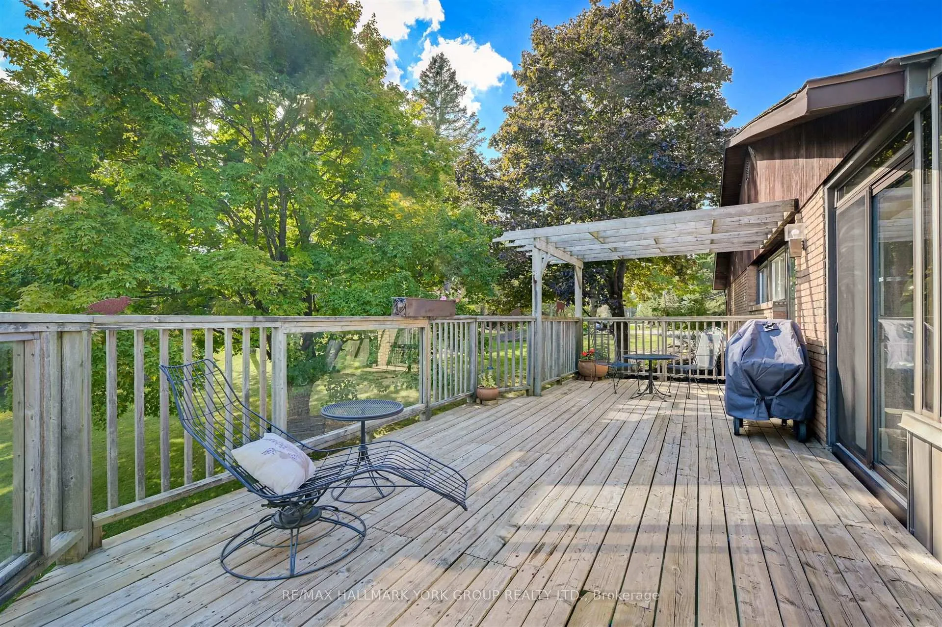 Photo 31 of 121 Manitou Drive, King, King City — HOMEH
