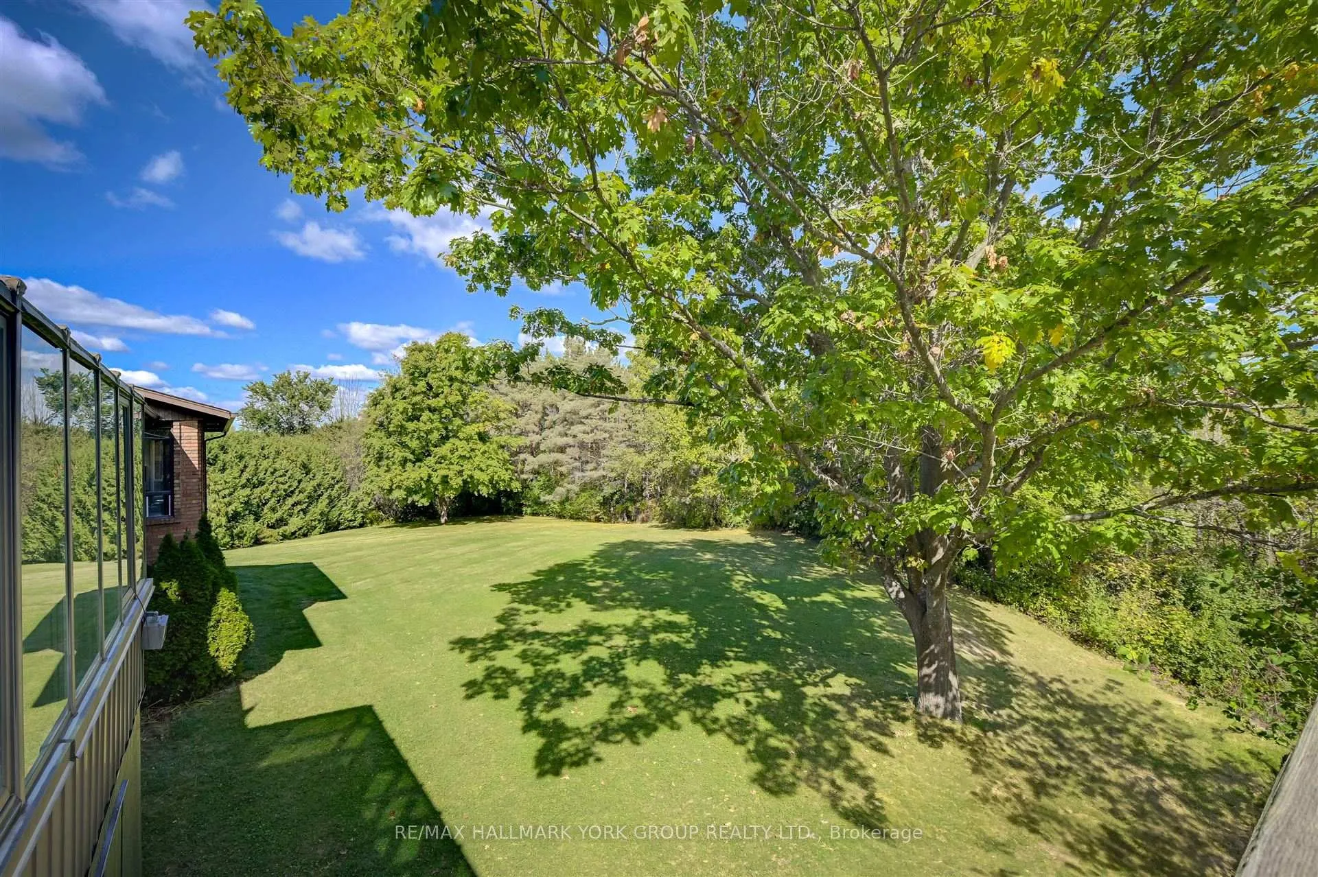 Photo 32 of 121 Manitou Drive, King, King City — HOMEH