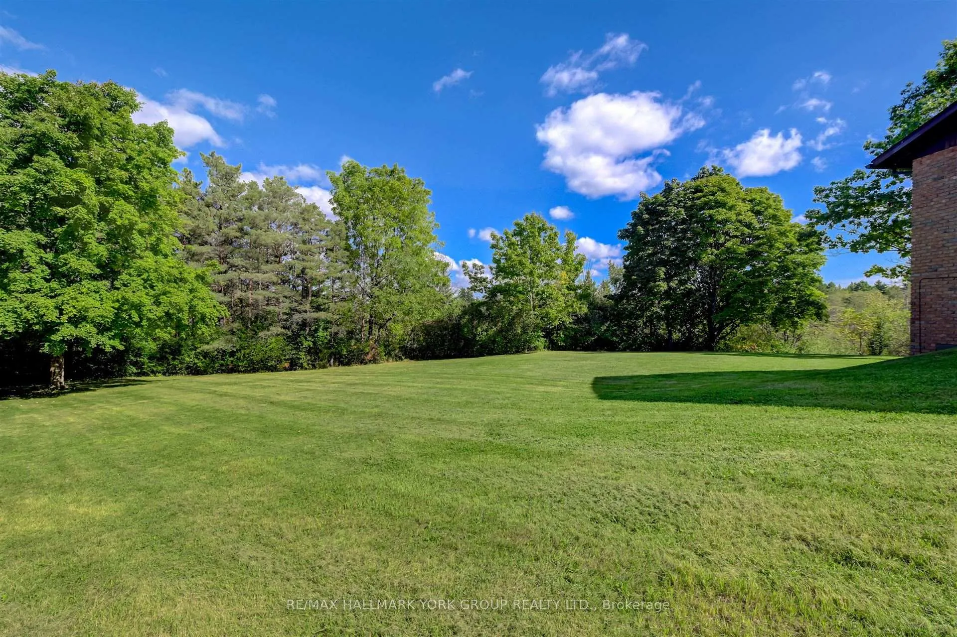 Photo 33 of 121 Manitou Drive, King, King City — HOMEH