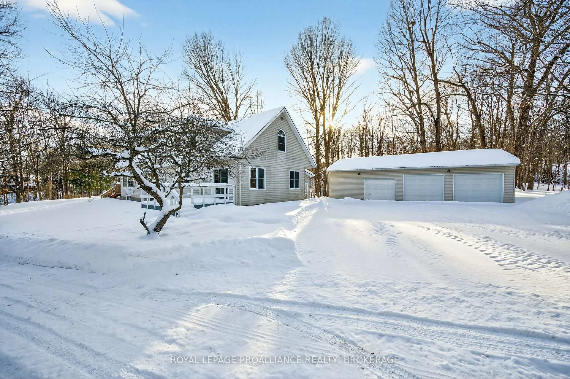 Photo 2 of 3961 Waterfall Lane, Frontenac, Frontenac South — HOMEH