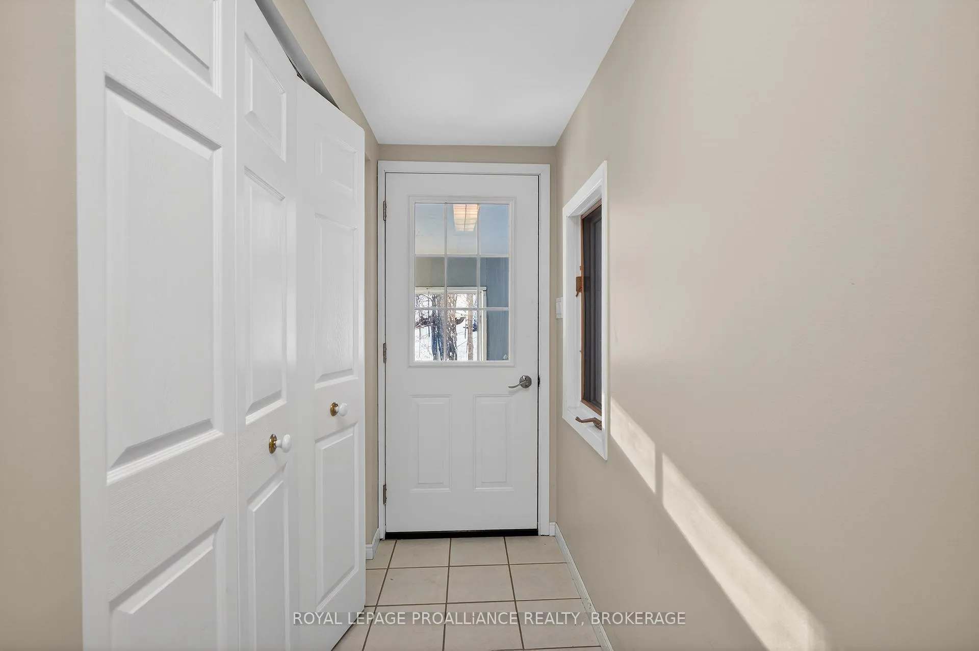 Photo 3 of 3961 Waterfall Lane, Frontenac, Frontenac South — HOMEH