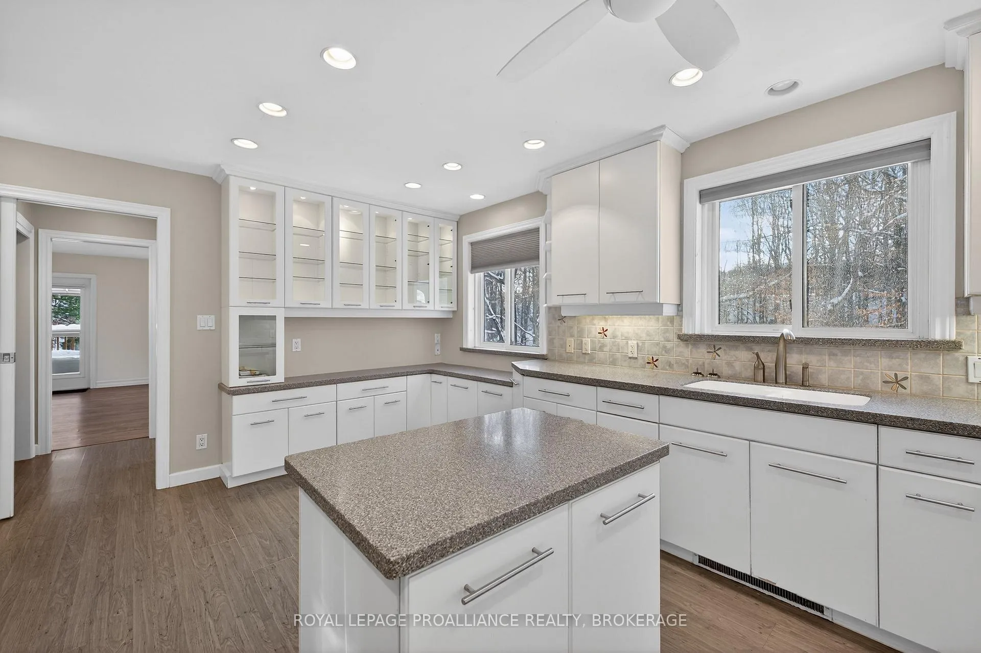 Photo 4 of 3961 Waterfall Lane, Frontenac, Frontenac South — HOMEH