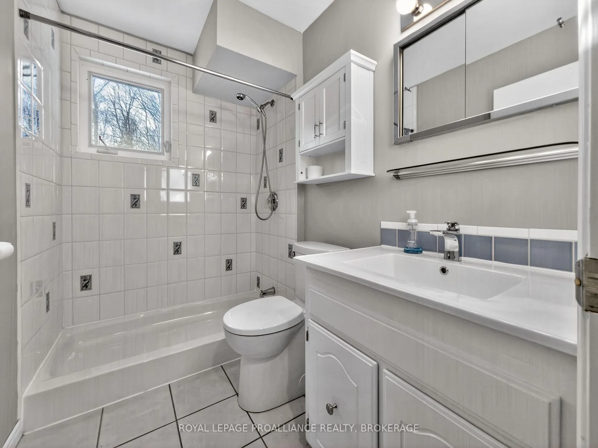 Photo 10 of 3961 Waterfall Lane, Frontenac, Frontenac South — HOMEH