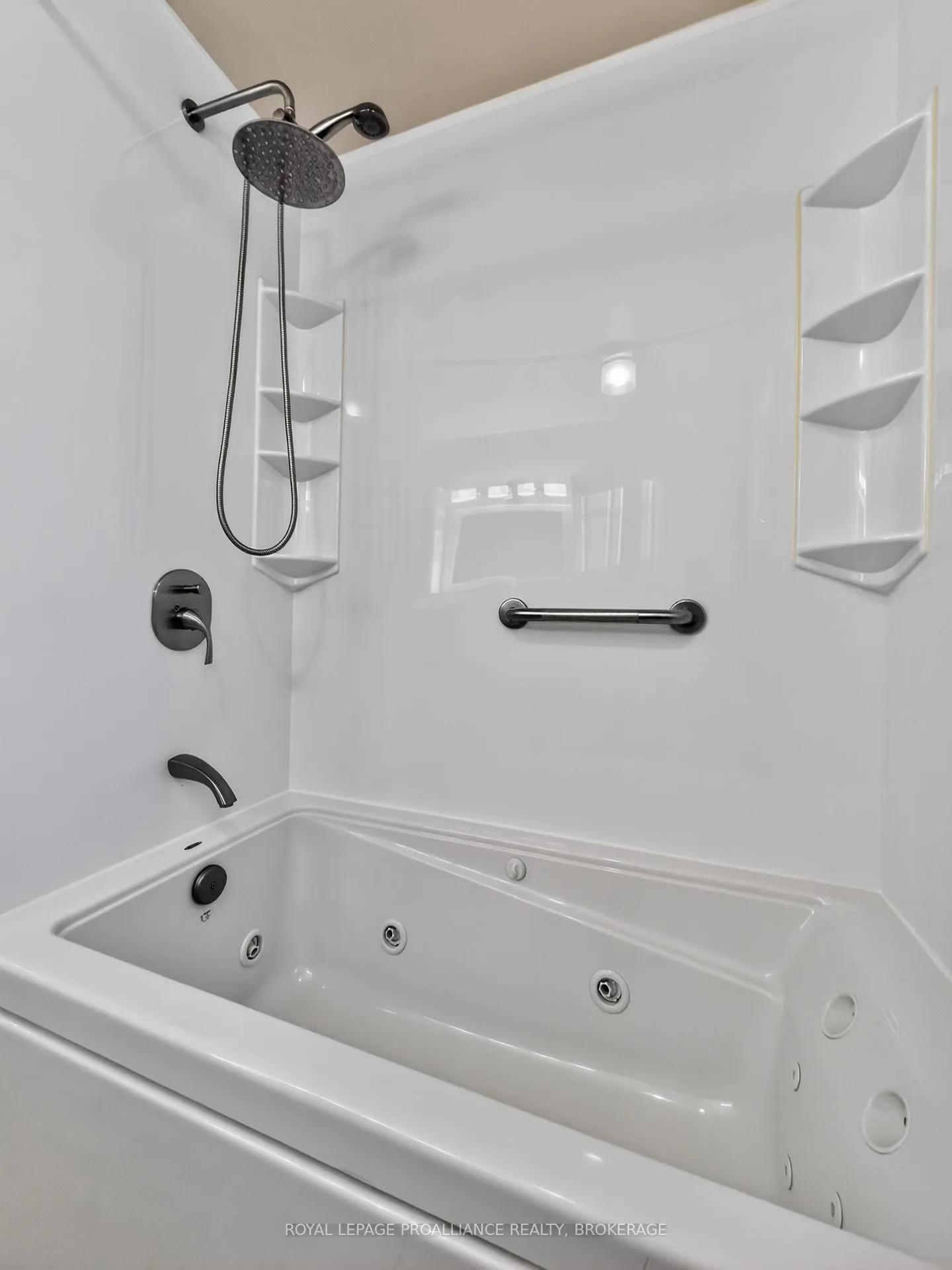Photo 17 of 3961 Waterfall Lane, Frontenac, Frontenac South — HOMEH