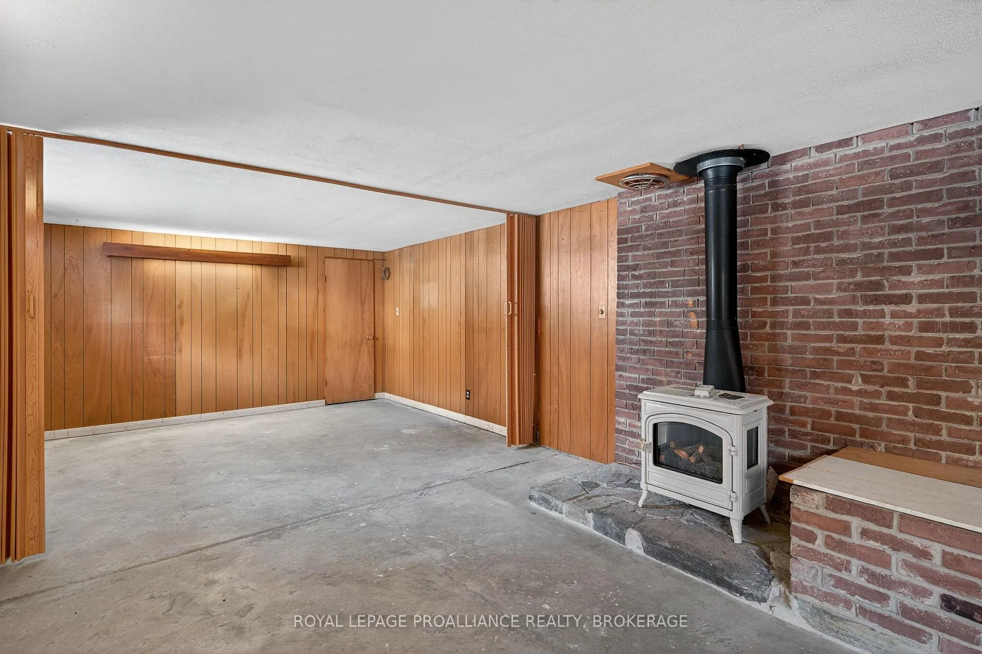 Photo 22 of 3961 Waterfall Lane, Frontenac, Frontenac South — HOMEH