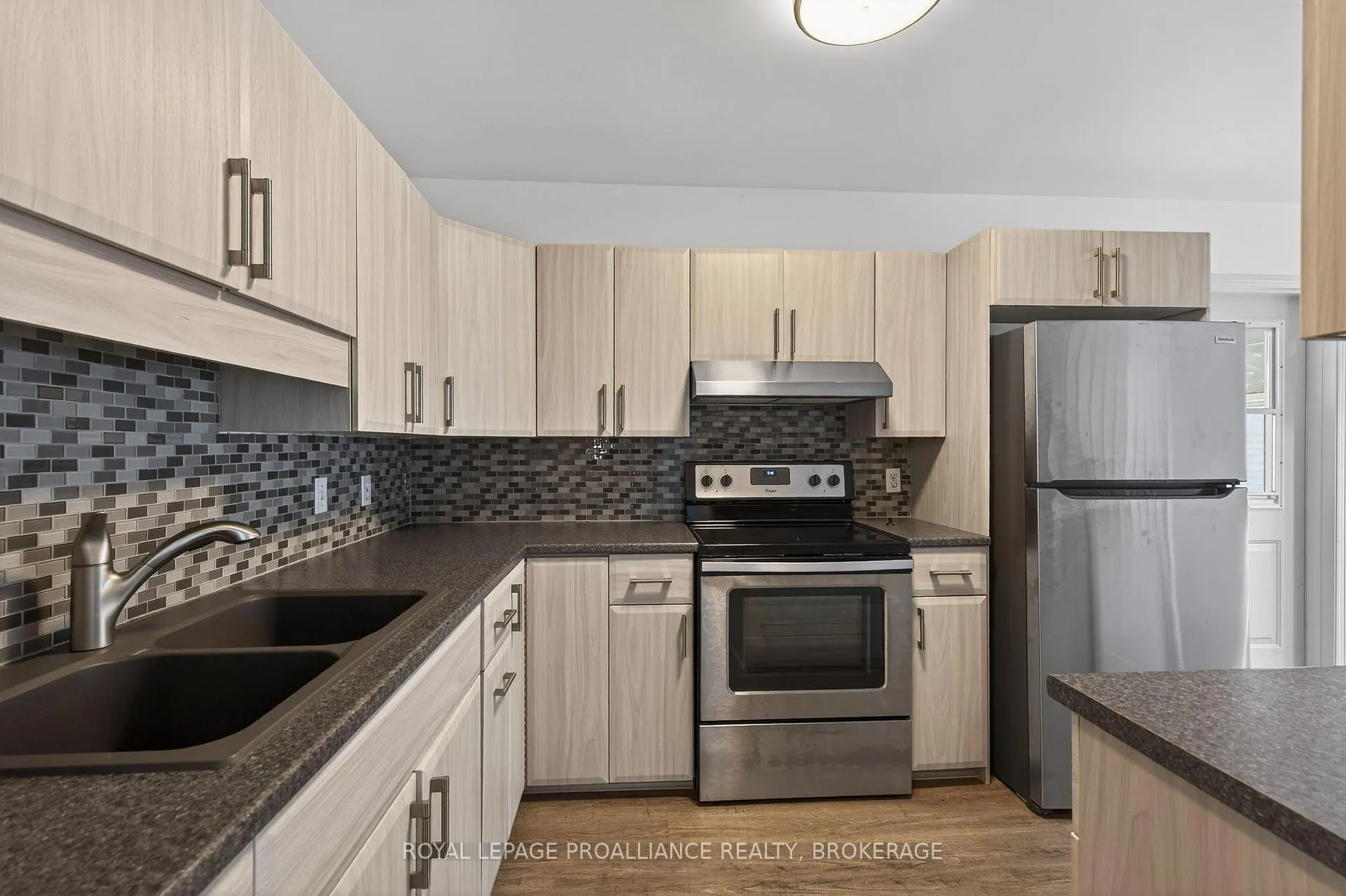 Photo 33 of 3961 Waterfall Lane, Frontenac, Frontenac South — HOMEH