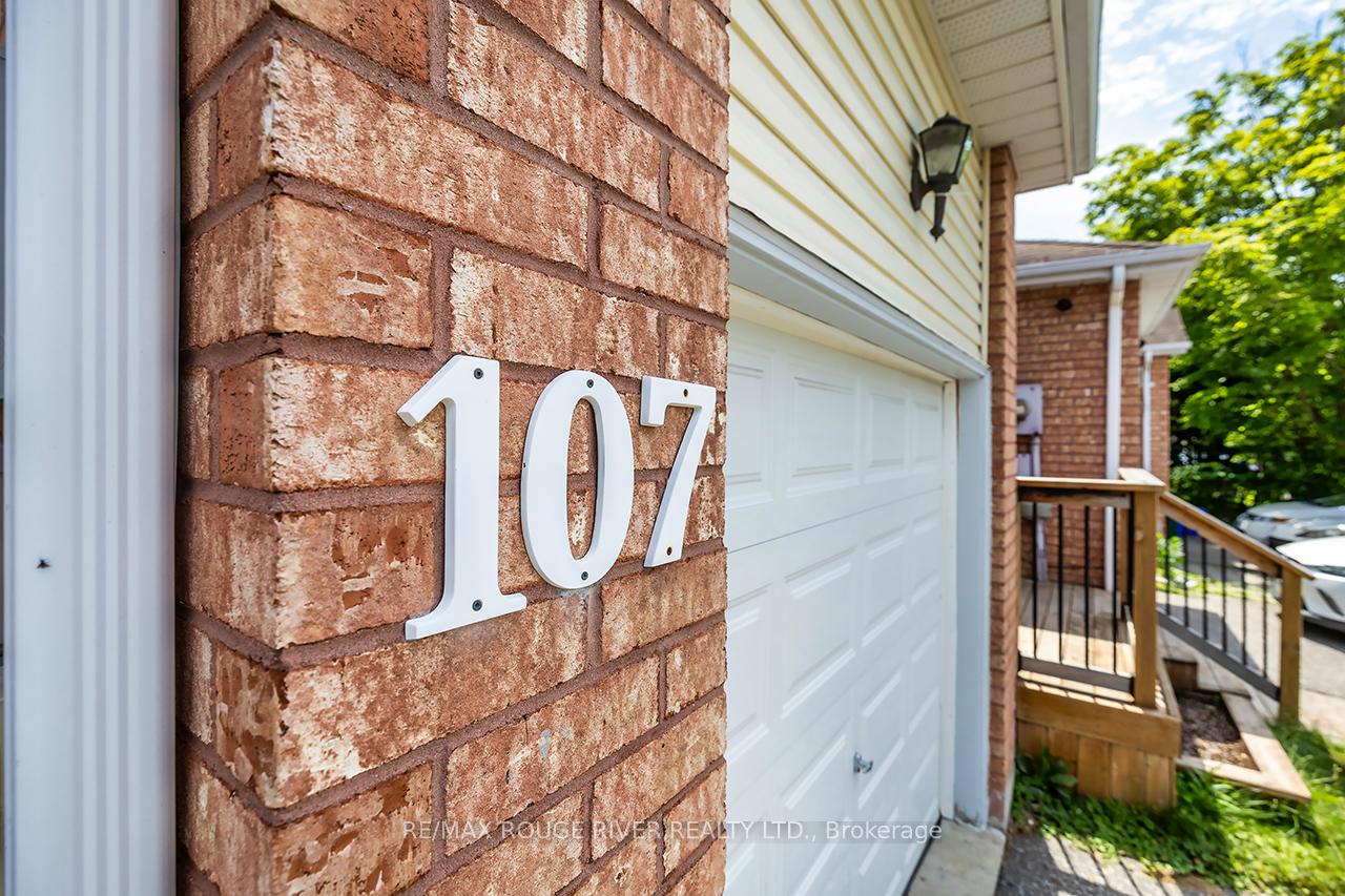 Photo 2 of 107 Galbraith Court, Clarington, Bowmanville — HOMEH