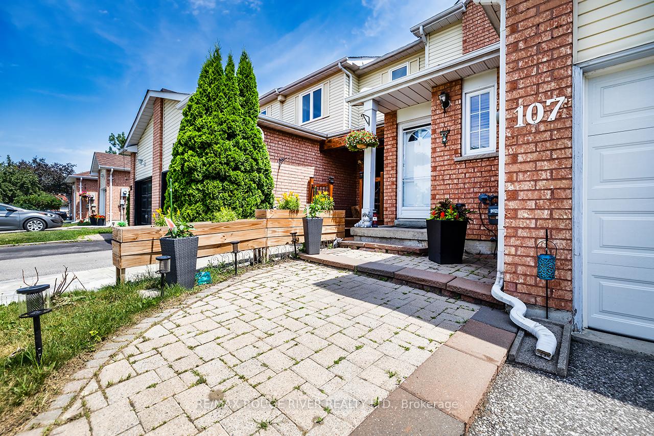 Photo 3 of 107 Galbraith Court, Clarington, Bowmanville — HOMEH