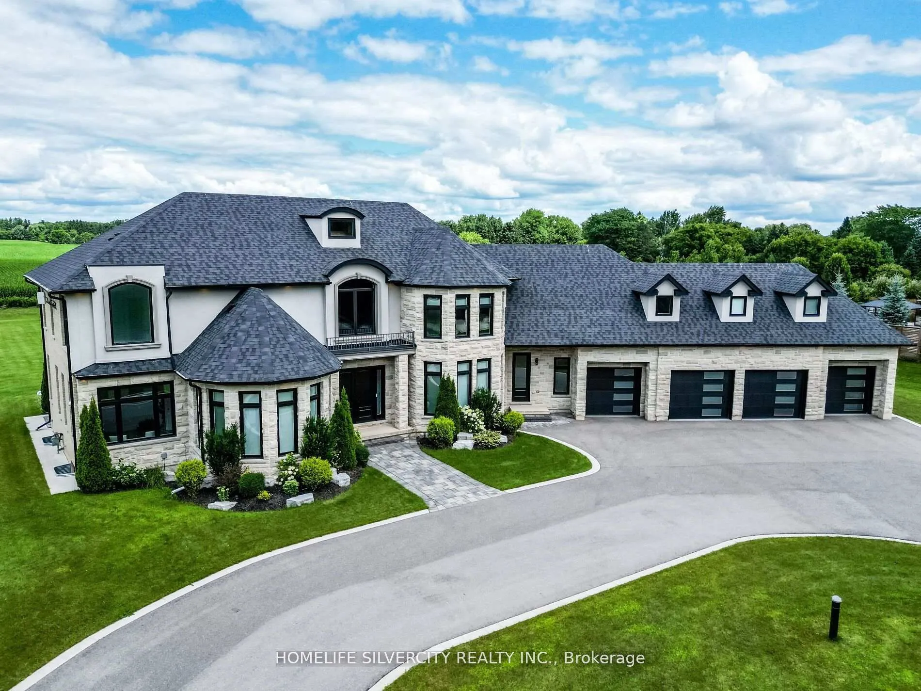 Photo 1 of 63 Poplar Street, Hamilton, Rural Ancaster — HOMEH