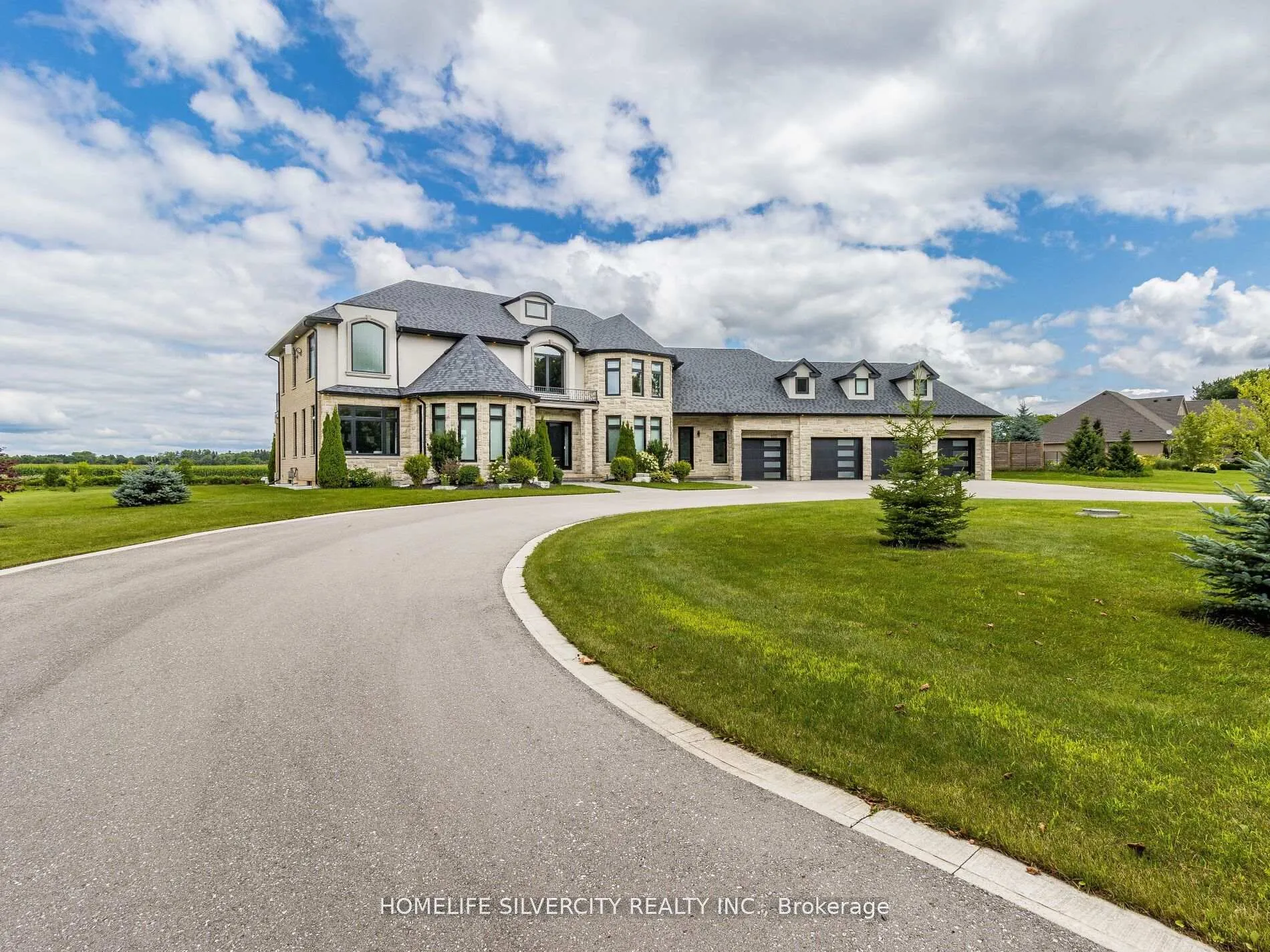 Photo 3 of 63 Poplar Street, Hamilton, Rural Ancaster — HOMEH