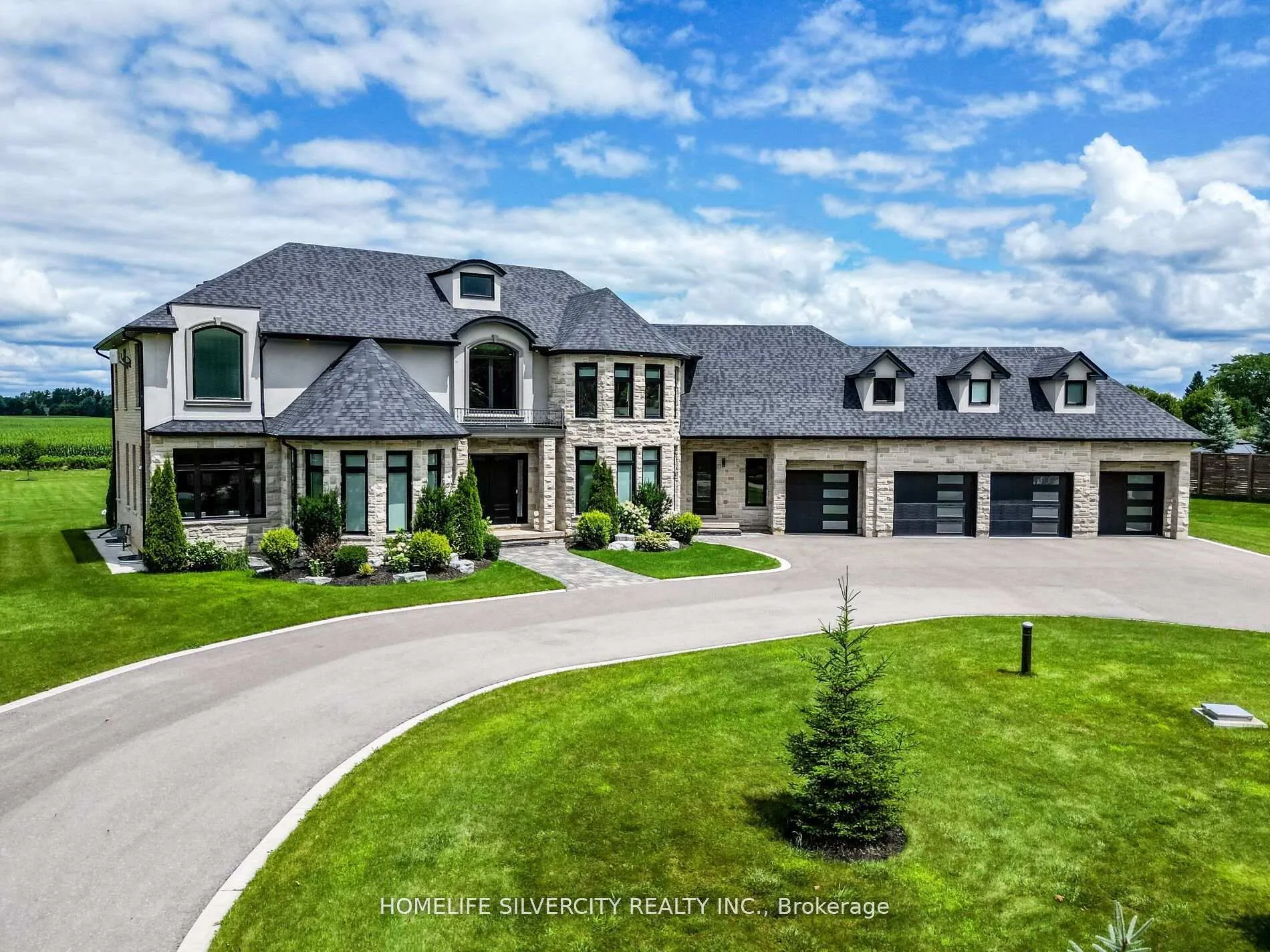 Photo 4 of 63 Poplar Street, Hamilton, Rural Ancaster — HOMEH