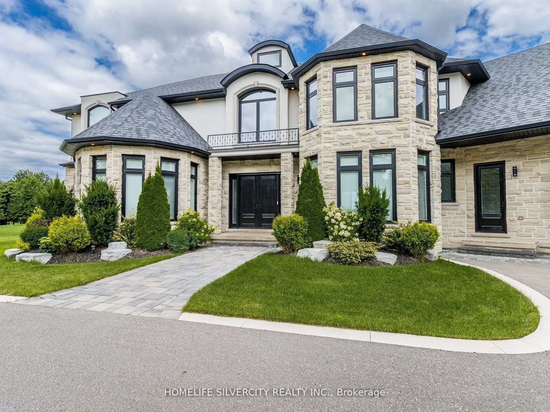 Photo 6 of 63 Poplar Street, Hamilton, Rural Ancaster — HOMEH
