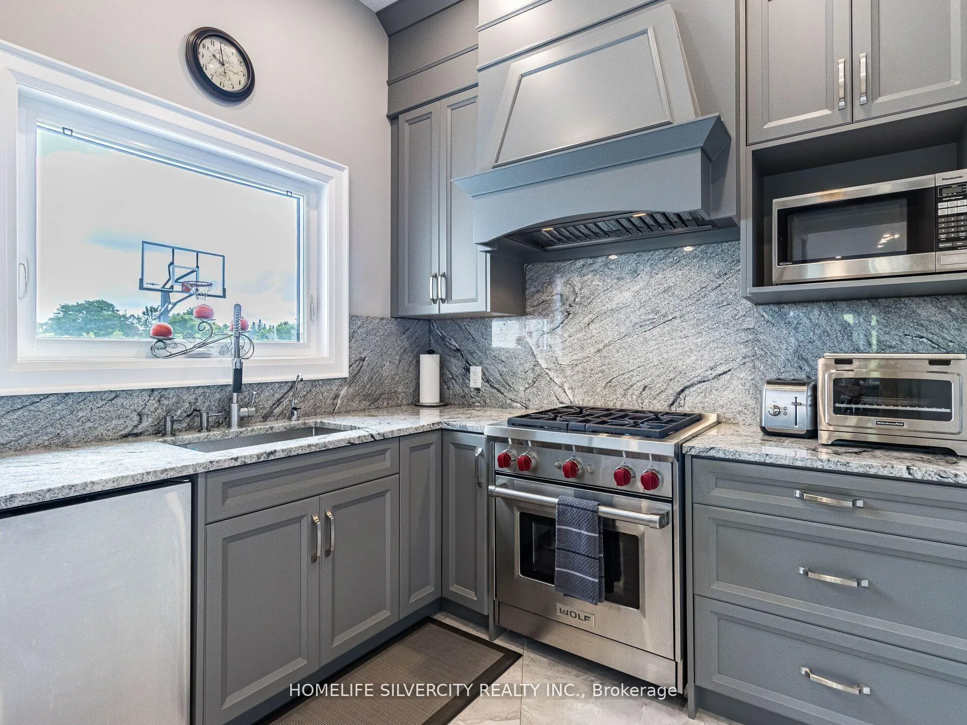 Photo 14 of 63 Poplar Street, Hamilton, Rural Ancaster — HOMEH