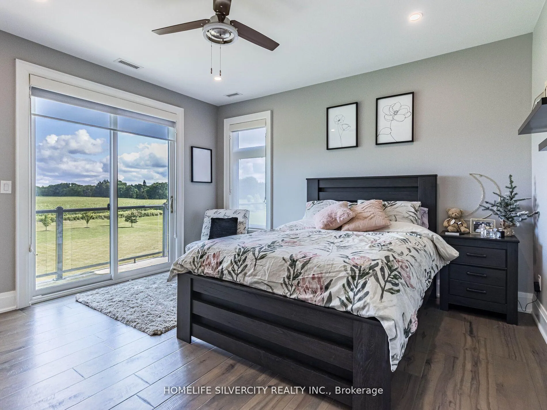 Photo 24 of 63 Poplar Street, Hamilton, Rural Ancaster — HOMEH