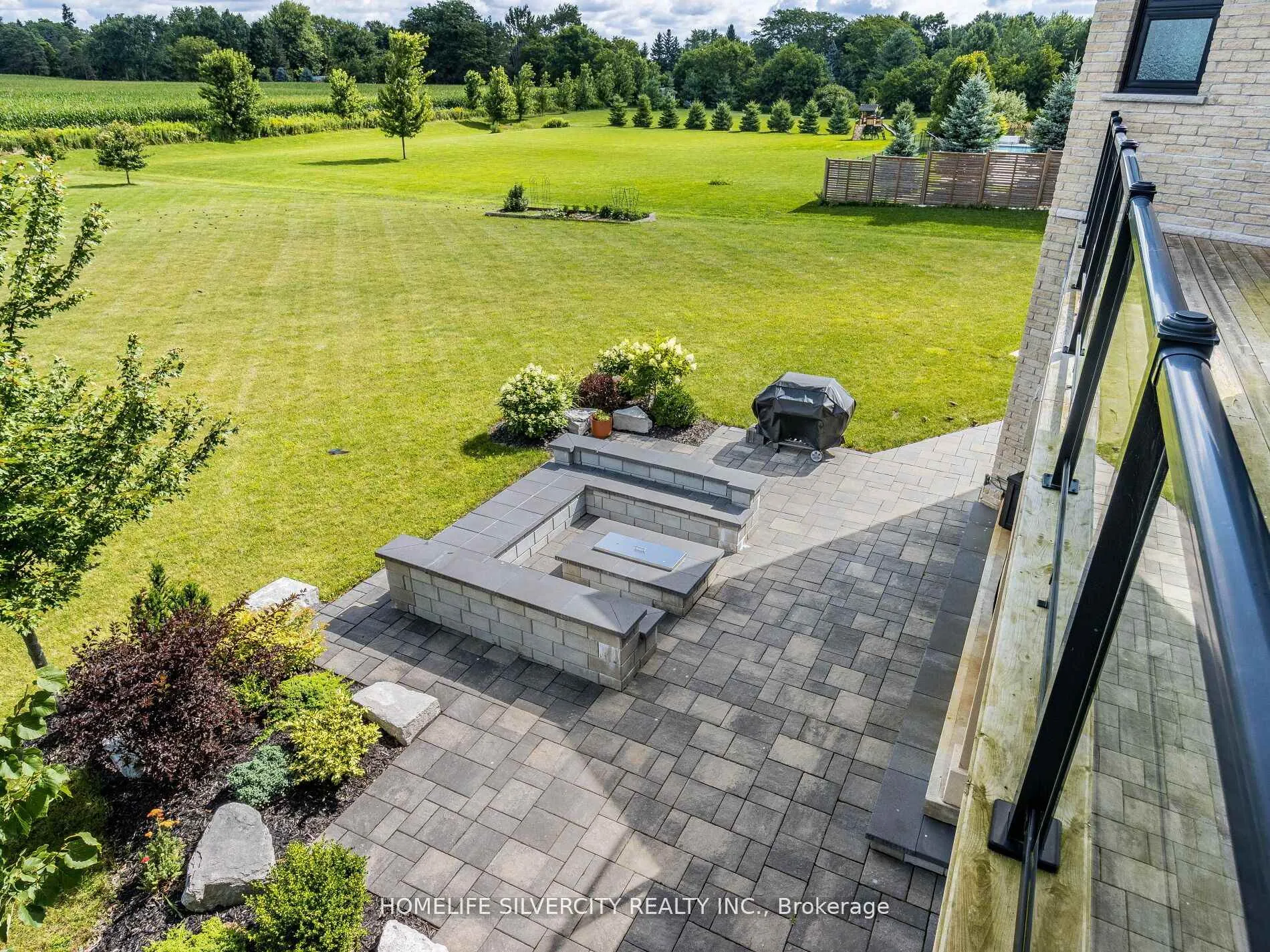 Photo 27 of 63 Poplar Street, Hamilton, Rural Ancaster — HOMEH