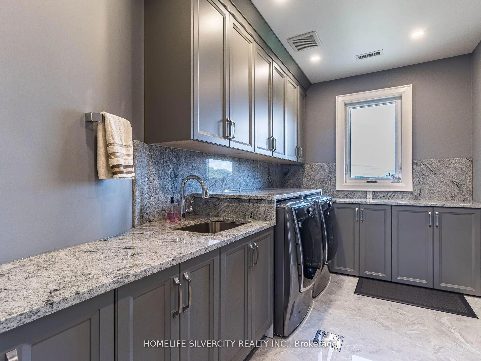 Photo 30 of 63 Poplar Street, Hamilton, Rural Ancaster — HOMEH