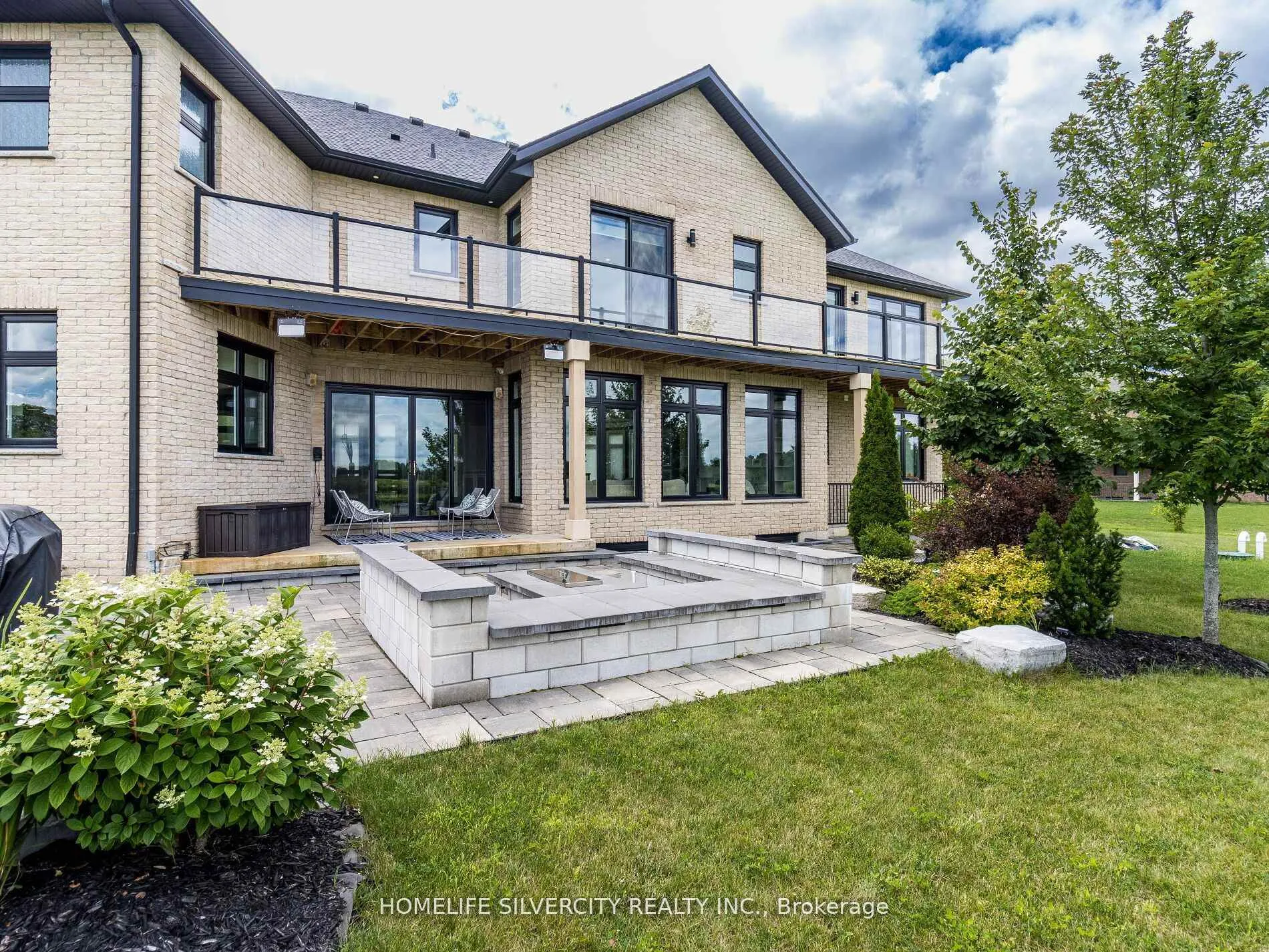 Photo 36 of 63 Poplar Street, Hamilton, Rural Ancaster — HOMEH