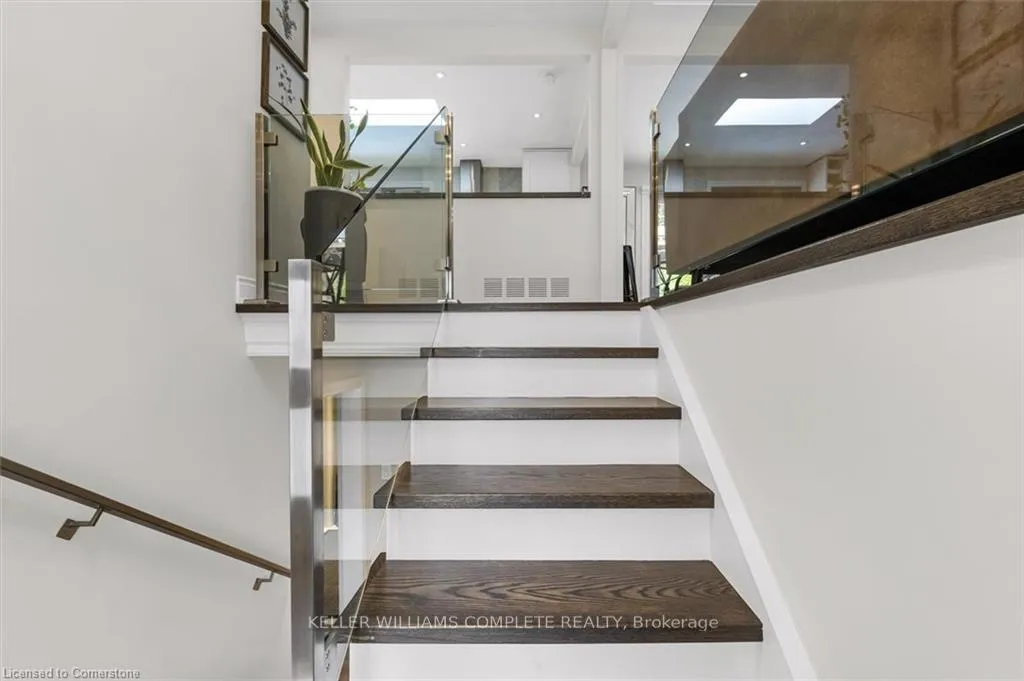 Photo 3 of 46 Terrace Drive, Hamilton, Dundas — HOMEH