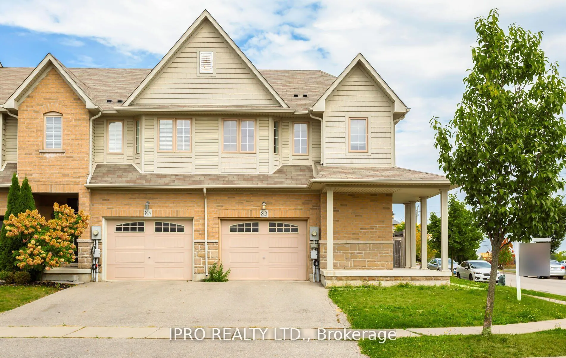 Photo 3 of 83 Bankfield Crescent, Hamilton, Stoney Creek Mountain — HOMEH