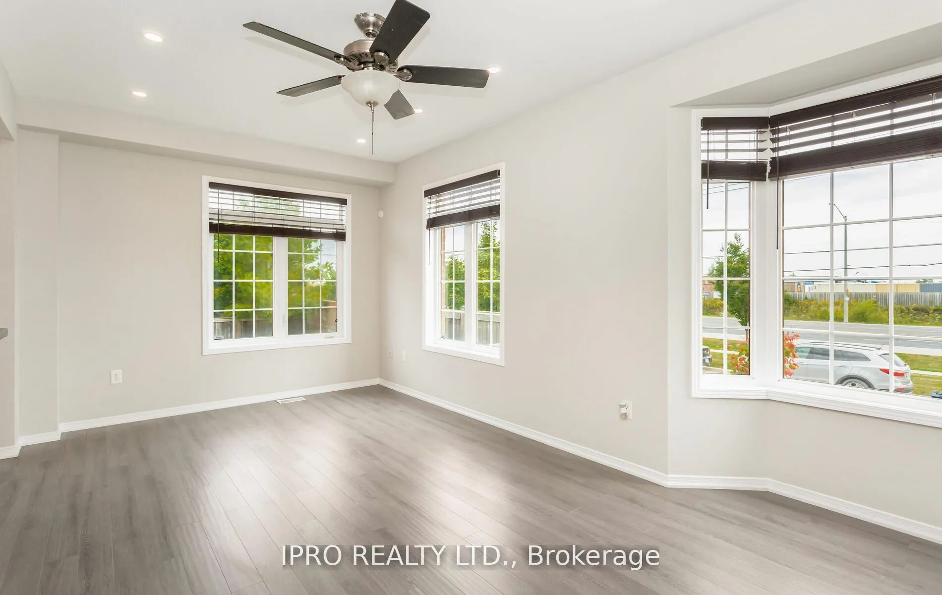 Photo 9 of 83 Bankfield Crescent, Hamilton, Stoney Creek Mountain — HOMEH